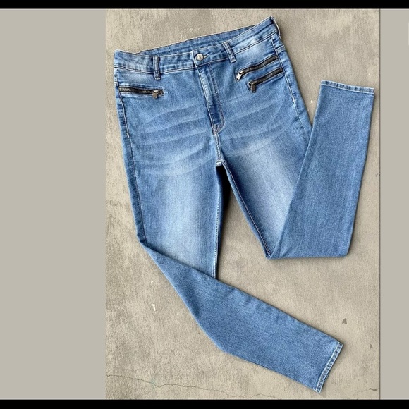 High-Rise H & M DIVIDED Skinny Stretch Blue Jeans - Picture 9 of 9